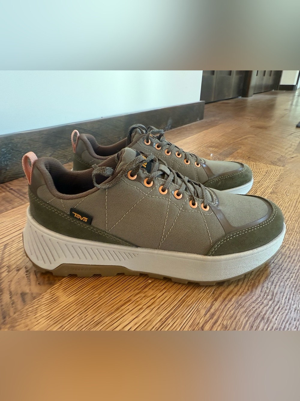 Teva women’s Olive Green Sneakers size 8.5 - Picture 3 of 8